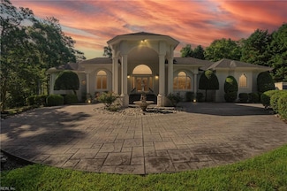 812 S Spigel Dr, Virginia Beach, VA 23454