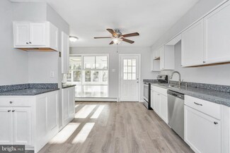 16 Montrose Dr, Newark, DE 19713