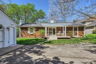 1115 Brown Rd S, Wayzata, MN 55391