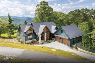 964 Bridgestone Dr, Glenville, NC 28736