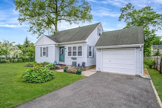 72 Belford Ave, Bay Shore, NY 11706