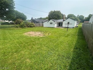 1706 Adams St, Coshocton, OH 43812