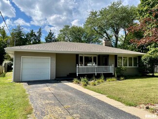 213 Gunion Ave, Pekin, IL 61554