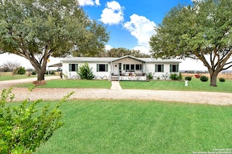 424 County Road 236, Falls City, TX 78113