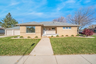 2016 E College Ave, Appleton, WI 54915