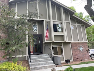 6800 Buckingham Ct, Woodbury, MN 55125