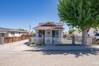 116 Van Buren St, Taft, CA 93268