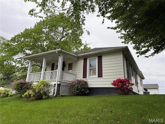 1402 W Randolph St, Vandalia, IL 62471