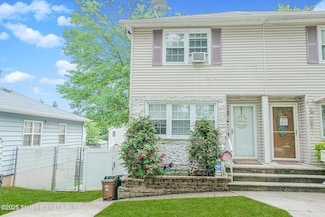 52 Pleasant Plains Ave, Staten Island, NY 10309