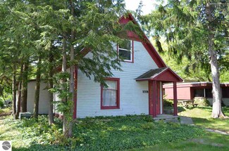 1008 E 8th St, Traverse City, MI 49686