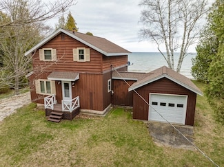 150 Clar Lin Rd, Algoma, WI 54201