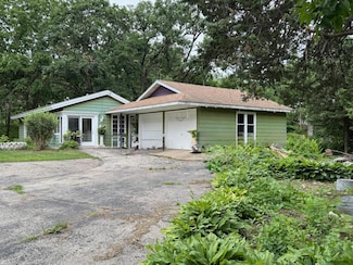 W3740 Eastman St, Lake Geneva, WI 53195