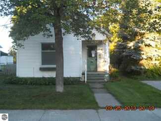 516 Grant St, Traverse City, MI 49686