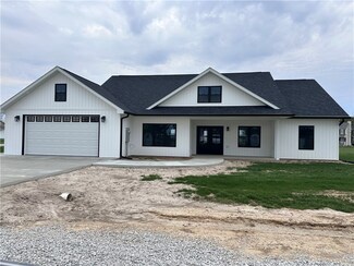501 E Iowa St, Oblong, IL 62449