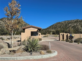 21 Entrada Long View, Santa Fe, NM 87505