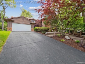 4677 Rolling Ridge Rd, West Bloomfield, MI 48323