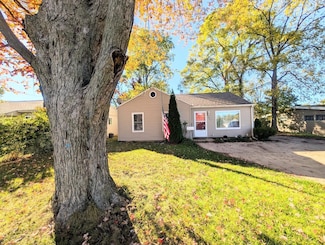 582 Riverside Dr, Battle Creek, MI 49015