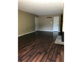 8710 Metcalf Ave Unit 106, Overland Park, KS 66212