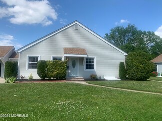 33 Plaza de Las Lobos Unit A, Freehold, NJ 07728