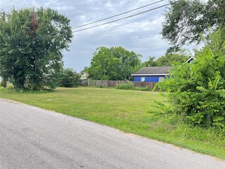 512 and 514 Travis St, Richmond, TX 77469
