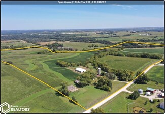 1792 Valdres Rd, Decorah, IA 52101