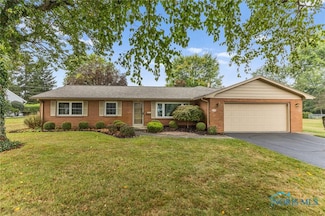 411 Monticello Dr, Fostoria, OH 44830