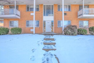 9910 Broadmoor Dr, Saint Louis, MO 63114