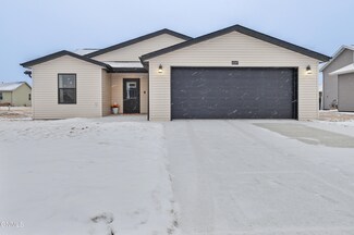 6045 Reily Rd, Lincoln, ND 58504