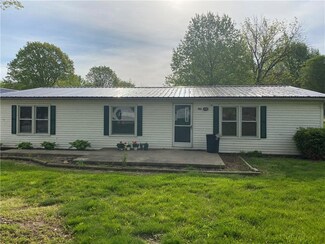 103 S Clay St, West Lebanon, IN 47991