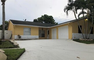 5734 Lincoln Cir E, Lake Worth, FL 33463