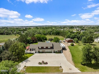 3319 11th Ave E, Williston, ND 58801