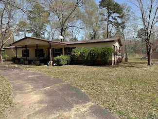 460 Oak Dr, Waskom, TX 75692