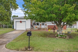 327 N 21st St, Collinsville, OK 74021
