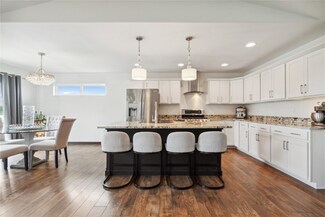 6227 Hoover Trail Rd SW, Cedar Rapids, IA 52404