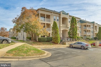 1049 Gardenview Loop Unit 301, Woodbridge, VA 22191