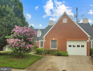 8 E Village Rd Unit 8, Newark, DE 19713