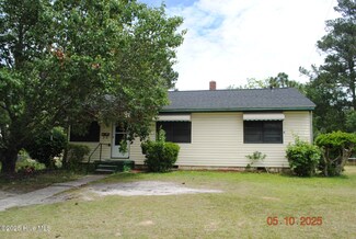 402 New River Dr, Jacksonville, NC 28540