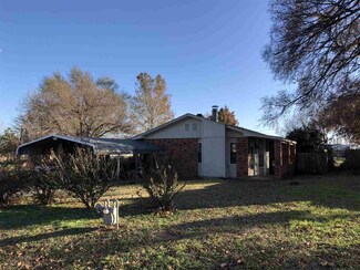 211 3rd St, Lahoma, OK 73754