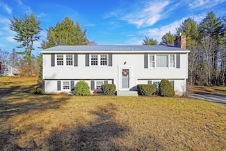 12 Cedar St, Casco, ME 04015