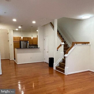 25 Crusader Ct, Germantown, MD 20874