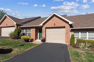 104 Willow Ln, Houston, PA 15342