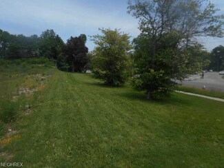 2570 Woodhill Rd, Cleveland, OH 44104