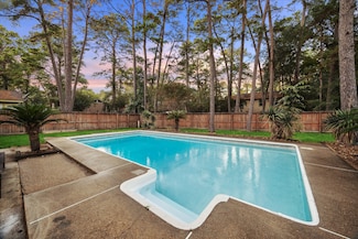 6 Fairmeade Bend Dr, Spring, TX 77381