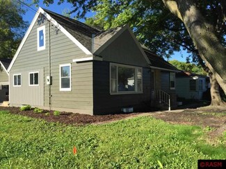 1037 Adams St, Mankato, MN 56001