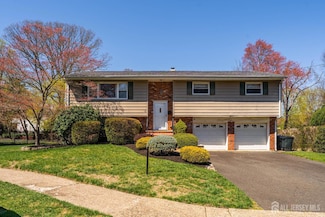 15 Nottingham Dr, East Brunswick, NJ 08816