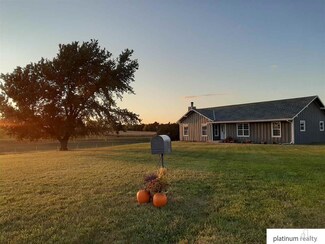 5246 E Spruce Rd, Wymore, NE 68466