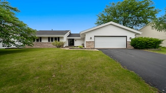 5918 Sandringham Ln, Rockford, IL 61107