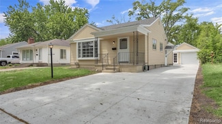 322 S Manitou Ave, Clawson, MI 48017