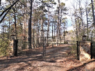 27 Pivot Rock Rd, Eureka Springs, AR 72632