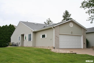 3996 Partridge Cir, Bettendorf, IA 52722